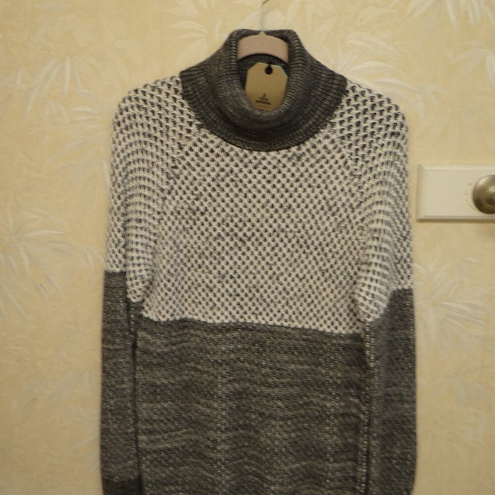 NEW with Tags PRANA Abelle Sweater Tunic; Women Size Medium; Gray. MSRP $99